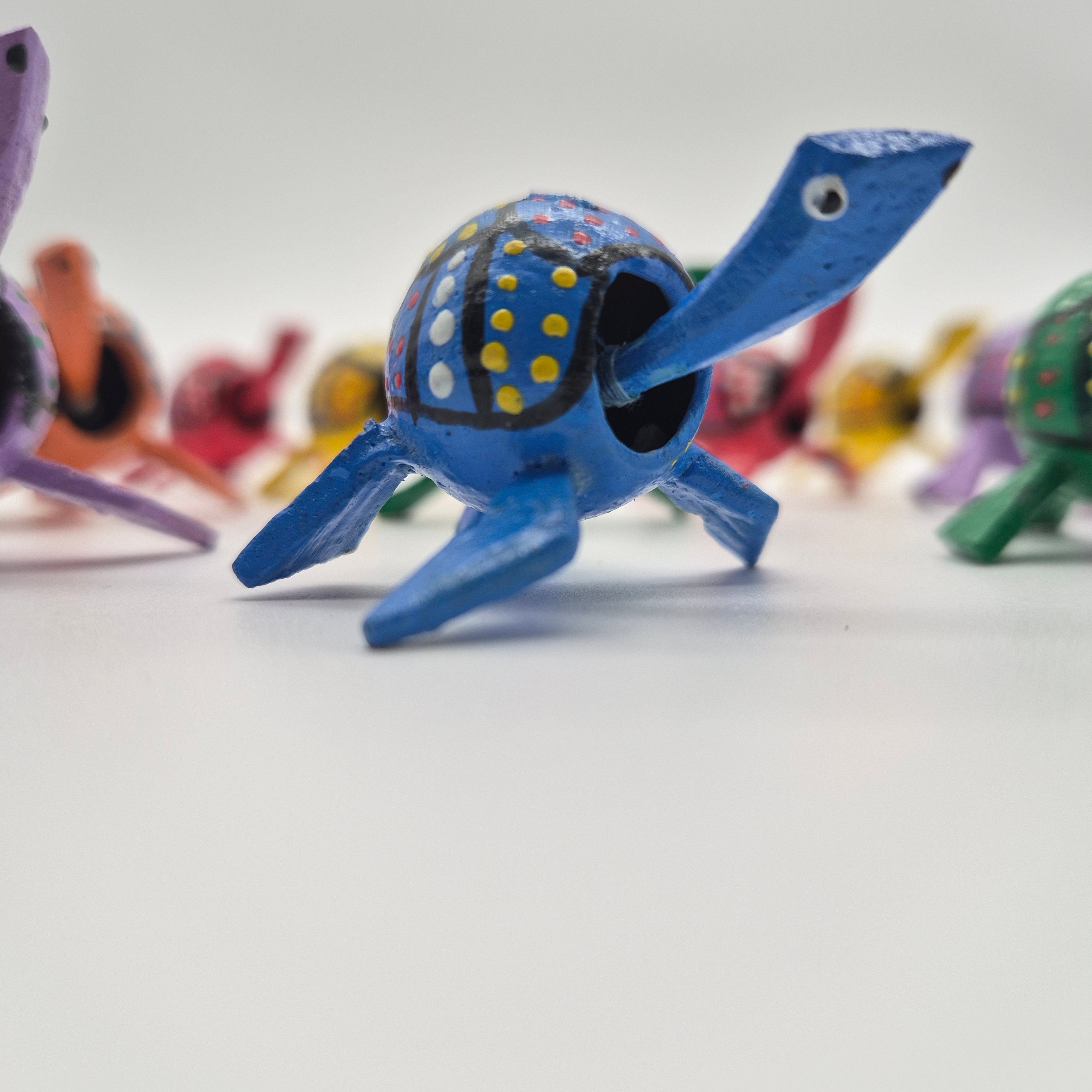 Tiny Hand‑Carved Bali Turtle – 4cm Wobbly Neck Figurine
